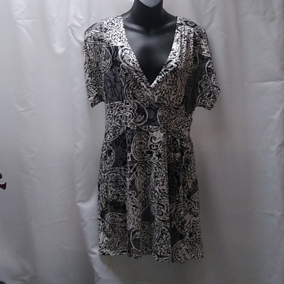 J Valdi grey and white geometric swirls tunic - Picture 1 of 9